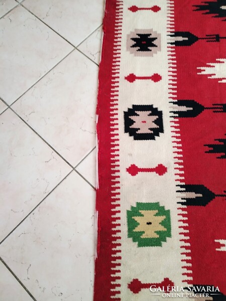 NAGYMÉRETŰ BORDÓ KILIM SZŐNYEG - 166x250 CM
