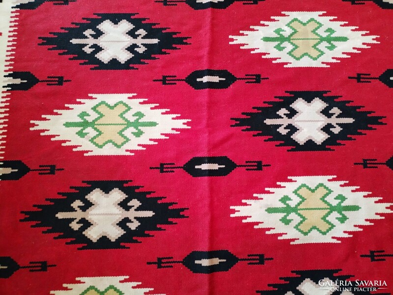 NAGYMÉRETŰ BORDÓ KILIM SZŐNYEG - 166x250 CM