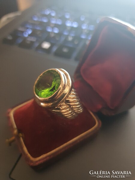 Ródiumozott peridot köves gyűrű