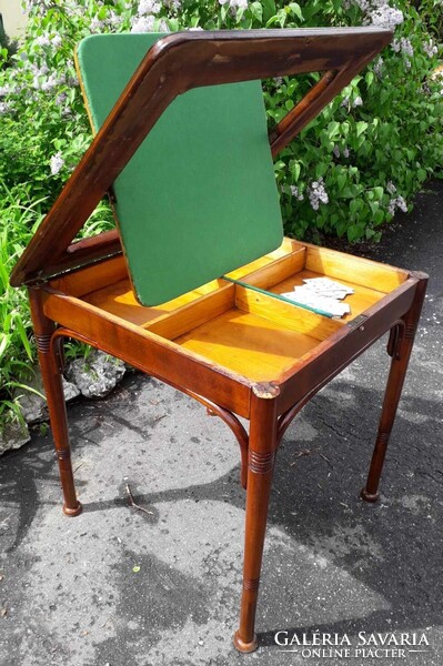 Restaurált Thonet sakkasztal / kártyaasztal.