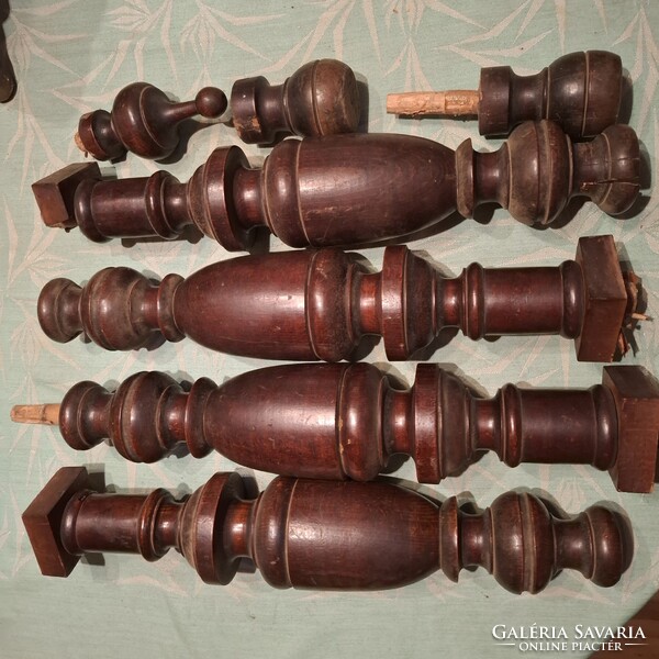 Antik faragott asztalláb