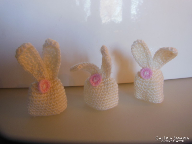 HÚSVÉTI - KÉZIMUNKA  3 db  - TOJÁS SAPKA - KÉZI HORGOLÁS - 11 x 5 cm  - OSZTRÁK - HIBÁTLAN