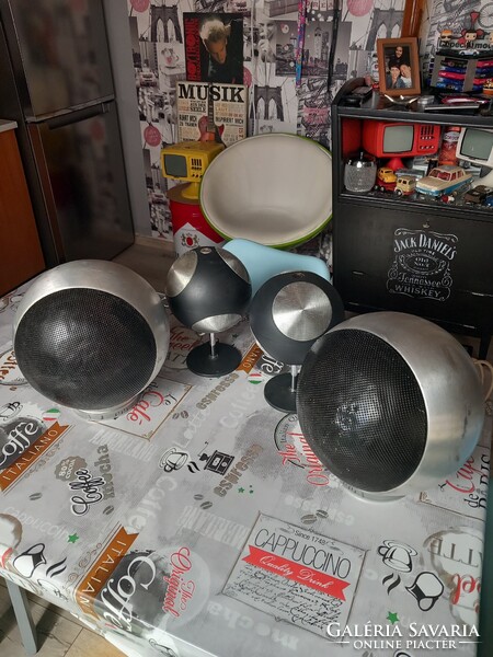 Space age grundig gömb hangfalak