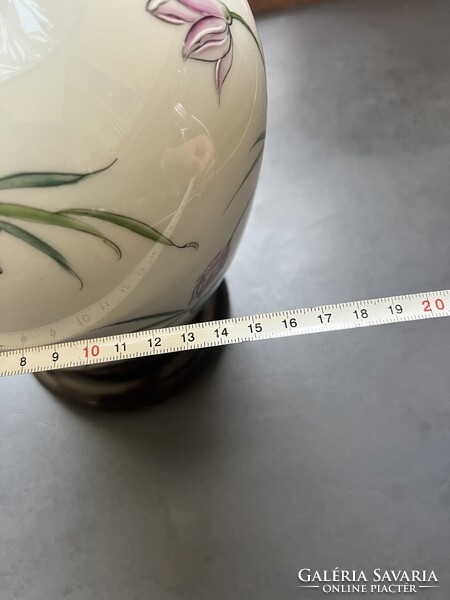 Régi kínai kézzel festett porcelán asztali lámpa fa talpazattal