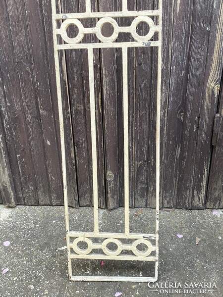 ART DECO FEHÉR SZÍNŰ VAS ABLAK RÁCS 132 X 24.5 X 1.2 CM