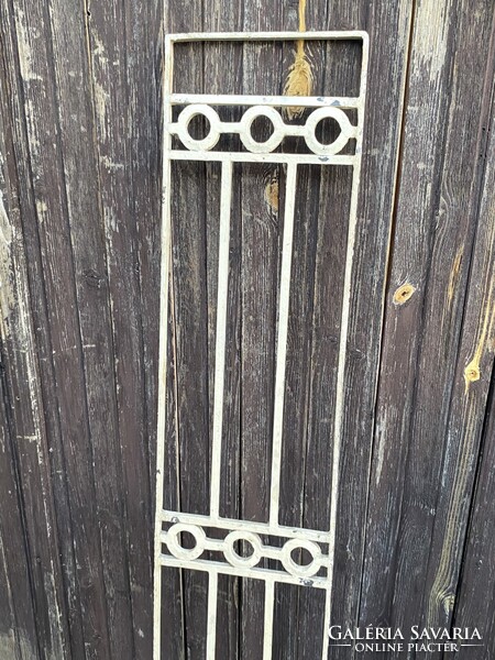 ART DECO FEHÉR SZÍNŰ VAS ABLAK RÁCS 132 X 24.5 X 1.2 CM