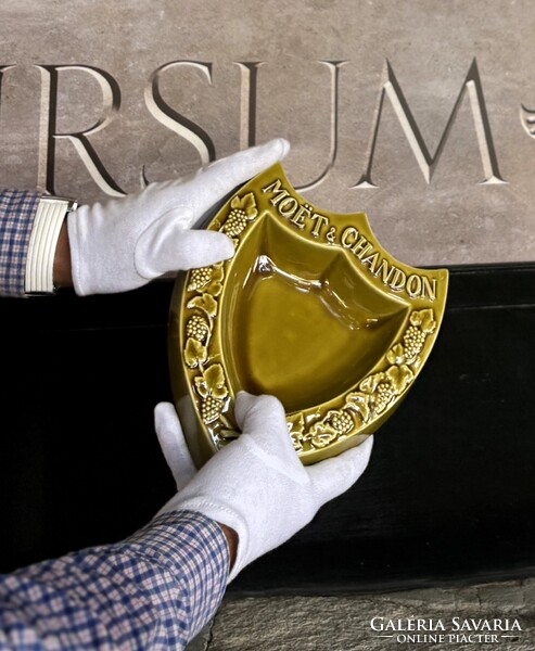 SZIVARKLUB -  Moët & Chandon Dom Pérignon pajzs alakú szivar hamutartó