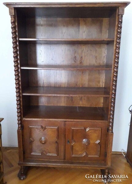 Retro koloniál könyvespolc