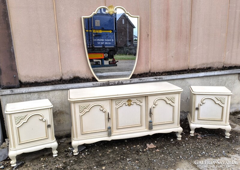 Neobarokk, provence stílusú festett éjjeli szekrény pár.