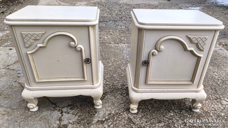 Neobarokk, provence stílusú festett éjjeli szekrény pár.