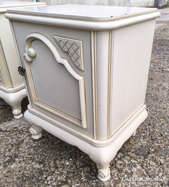 Neobarokk, provence stílusú festett éjjeli szekrény pár.