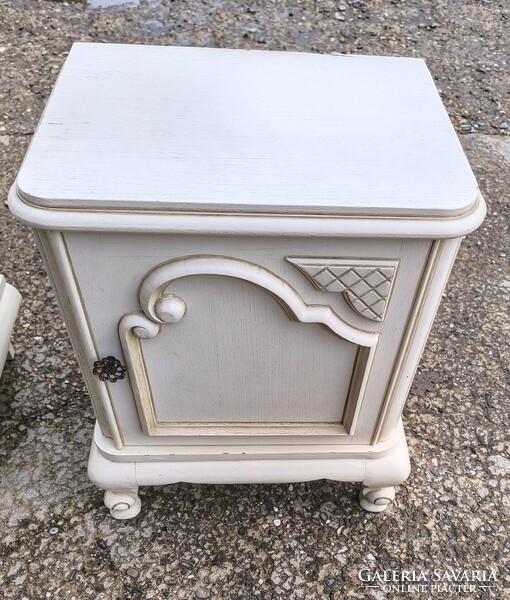 Neobarokk, provence stílusú festett éjjeli szekrény pár.