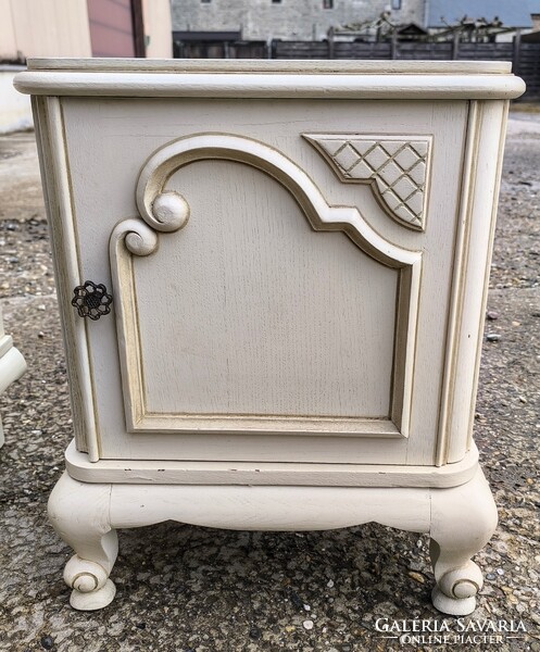 Neobarokk, provence stílusú festett éjjeli szekrény pár.