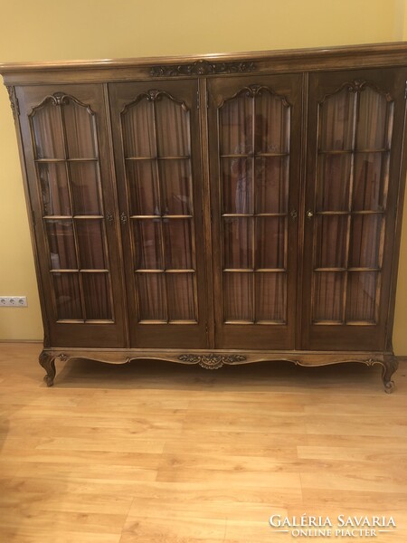 Neobarokk 4 ajtós ruhászekrény fele polcos, fele akasztós