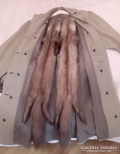 Burberry stílusú ballonkabát 2 db felcsíptethető nyest prémmel