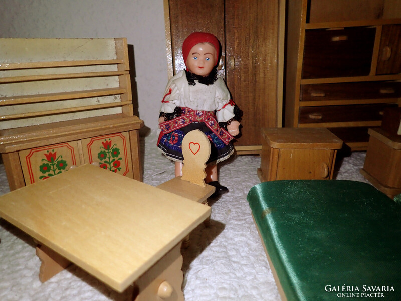 Régi retró vintage miniatűr fa bútor mini babaház bababútor játékbútor gumi baba játék konyha szoba