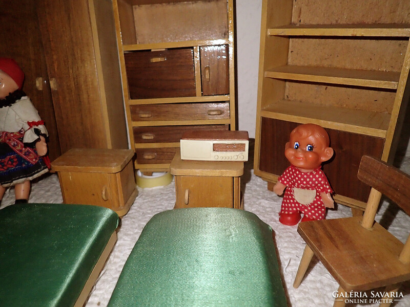 Régi retró vintage miniatűr fa bútor mini babaház bababútor játékbútor gumi baba játék konyha szoba