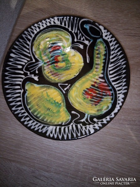Hőgye Katalin (?) iparművészeti kerámia falitányér. 17 cm. Jelzett.
