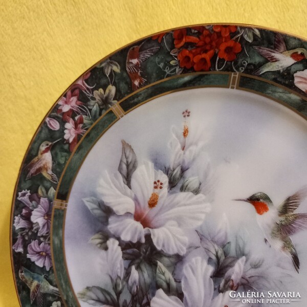 "Vörös torkú kolibri ". Meseszép, limitált, " Lena Liu " porcelán falitányér.