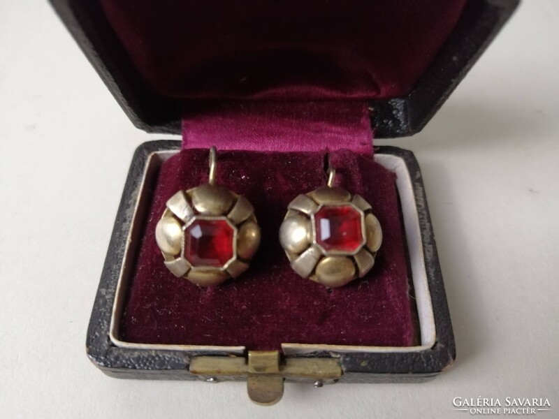 14K ARANY FÜLBEVALÓ DOBOZÁBAN