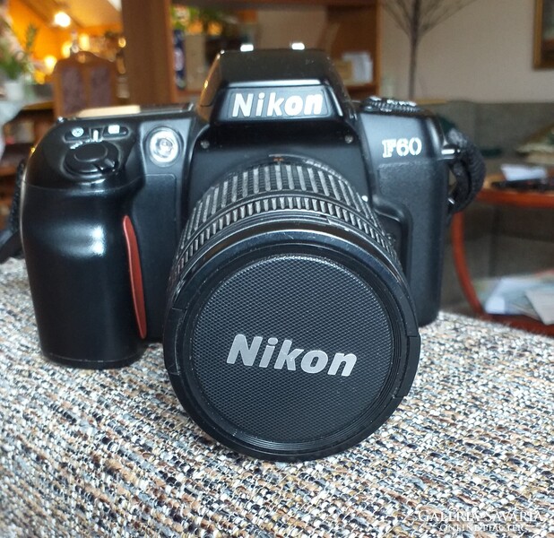 Fényképezőgép: NIKON F60. Tükörreflexes, filmes.