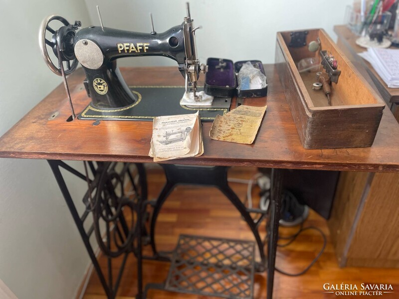 Pfaff 31 sewing machine – original, working, in collector's condition