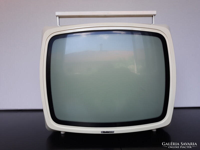 Retro AudioTon hordozható kis TV