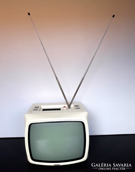 Retro AudioTon hordozható kis TV
