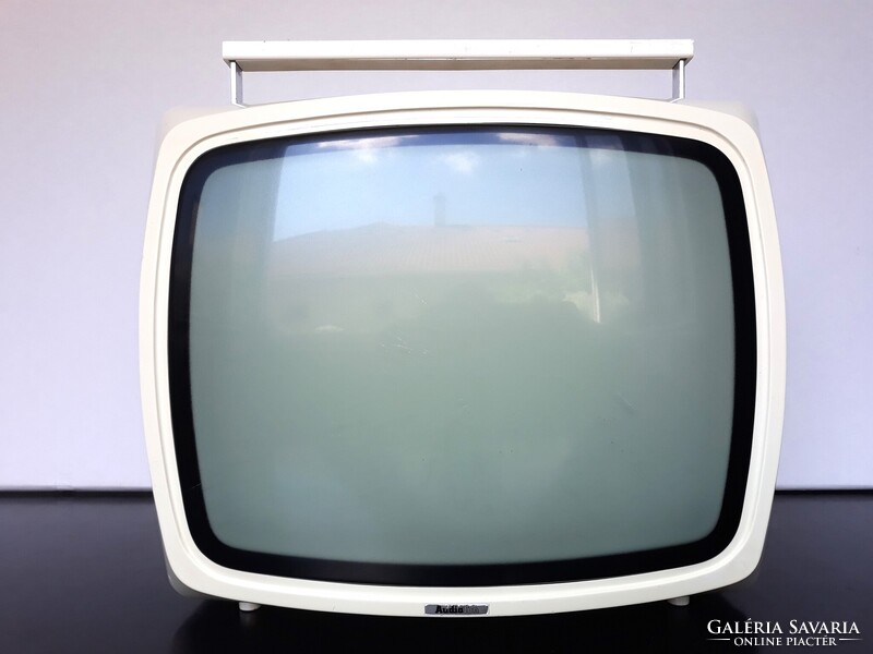 Retro AudioTon hordozható kis TV