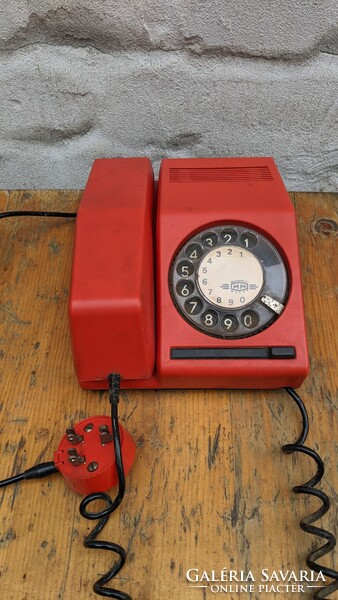 Piros retró telefon CB811