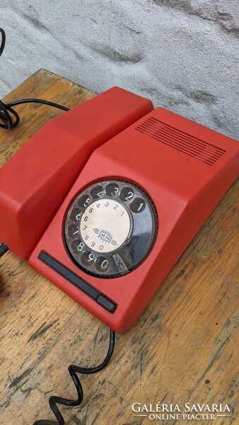 Piros retró telefon CB811