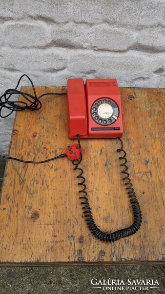 Piros retró telefon CB811