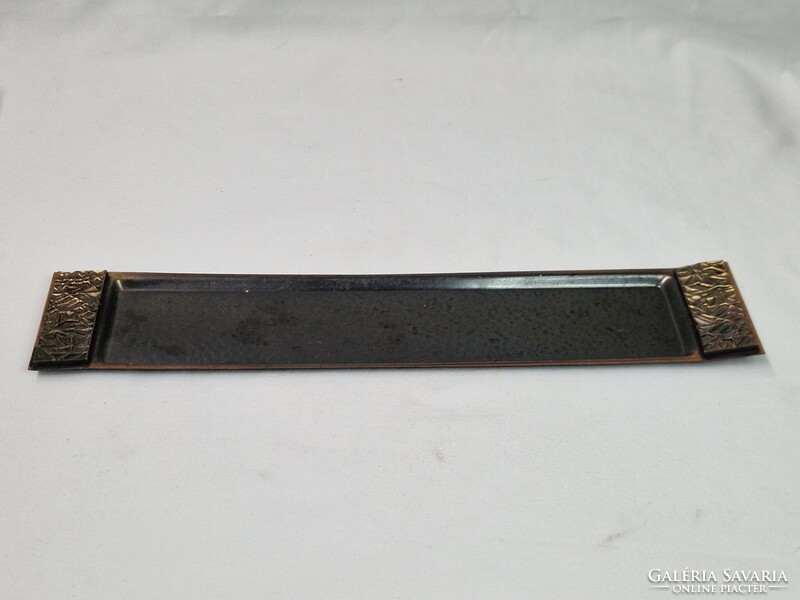 Iparművész Képcsarnokos bronz tálca vagy kínáló szép állapotban 29,5 cm. hosszú és 146 g. súlyú