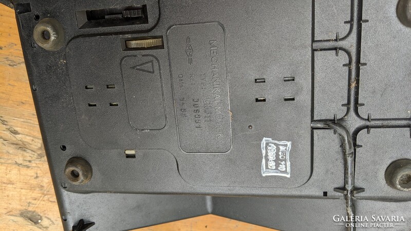Piros retró telefon CB811