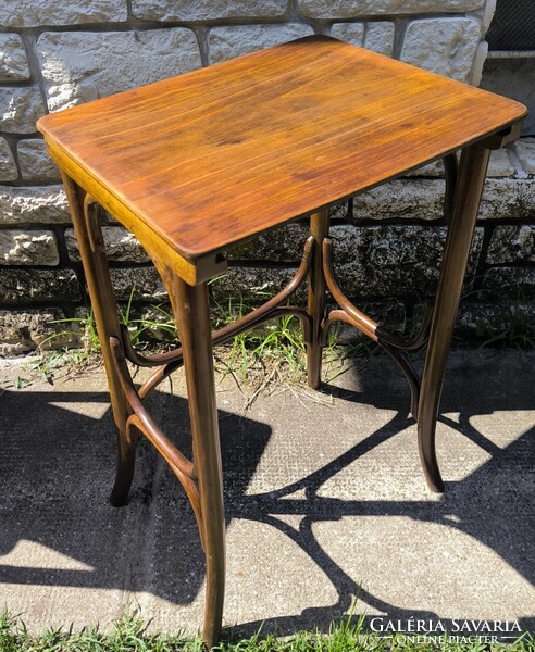 Antik Thonet tonett lerakó asztal 4  egymàsba tolható , viràgtartó szobor tartó konzol asztal. Videó