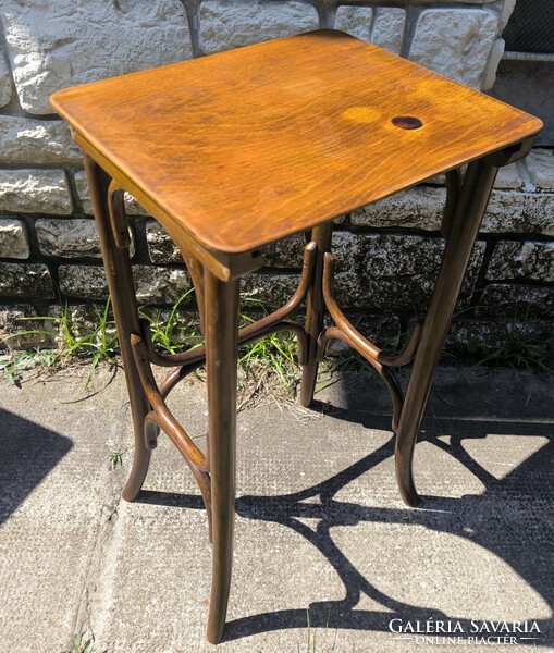 Antik Thonet tonett lerakó asztal 4  egymàsba tolható , viràgtartó szobor tartó konzol asztal. Videó