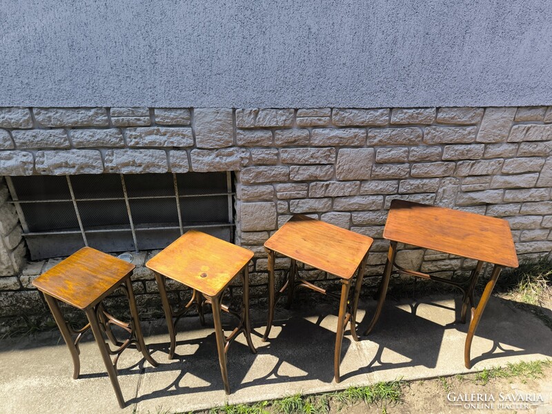 Antik Thonet tonett lerakó asztal 4  egymàsba tolható , viràgtartó szobor tartó konzol asztal. Videó