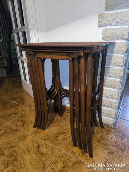Antik Thonet tonett lerakó asztal 4  egymàsba tolható , viràgtartó szobor tartó konzol asztal. Videó