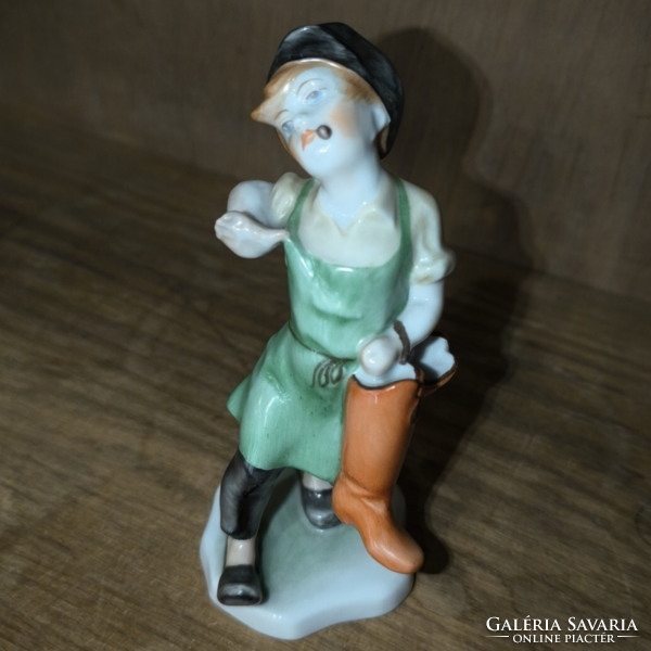 Herendi (tertia) jelzetlen cipész