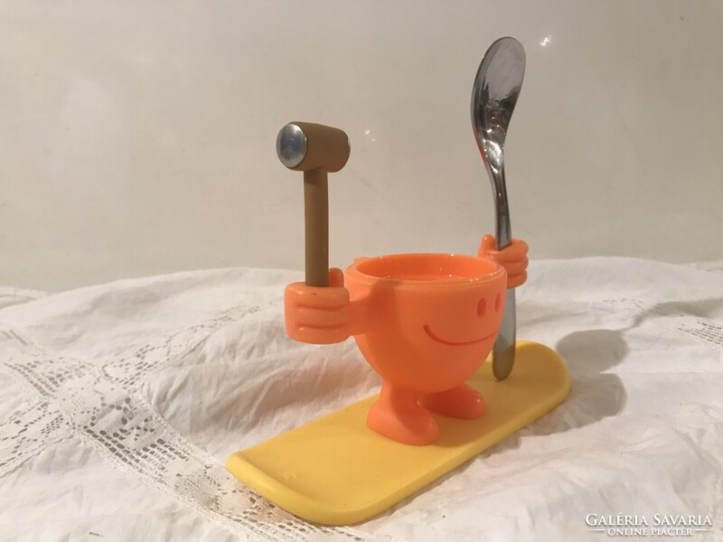 TOJÁSTARTÓ - A KALAPÁCCSAL TÖRJÜK FEL A TOJÁST - FÉM - KANÁL - WMF CROMAGRAM  - 15 x 5 x 4 cm