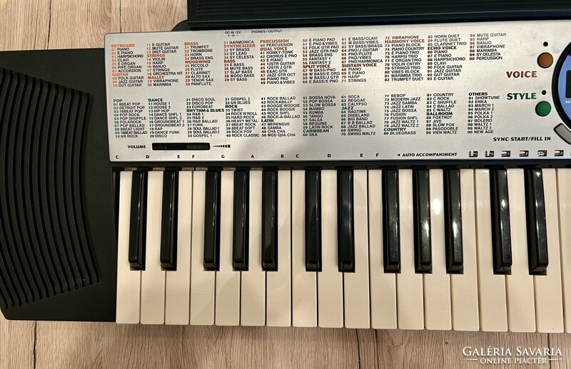 YAMAHA szintetizátor