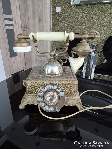 Használatra kész telefon francia olasz?