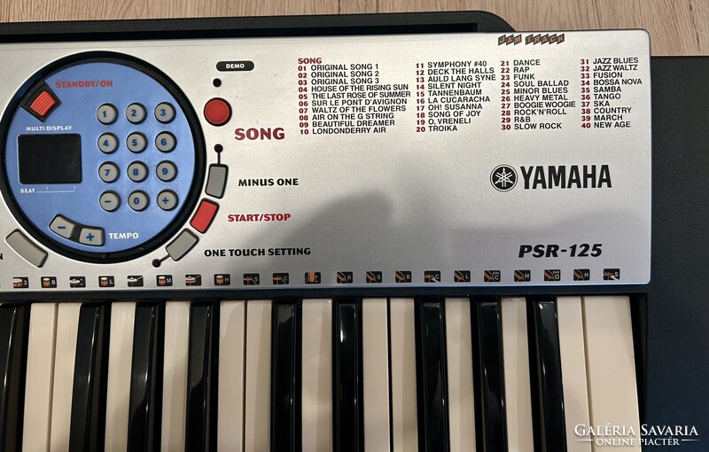 YAMAHA szintetizátor