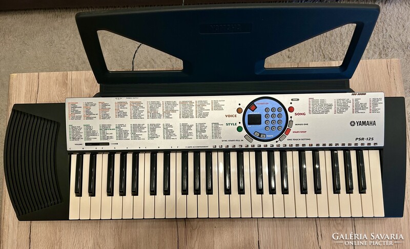 YAMAHA szintetizátor