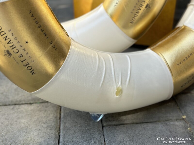 Moët & Chandon Champagne felfújható medenceúszó (úszógumi), amely az ICE IMPÉRIAL sorozat része