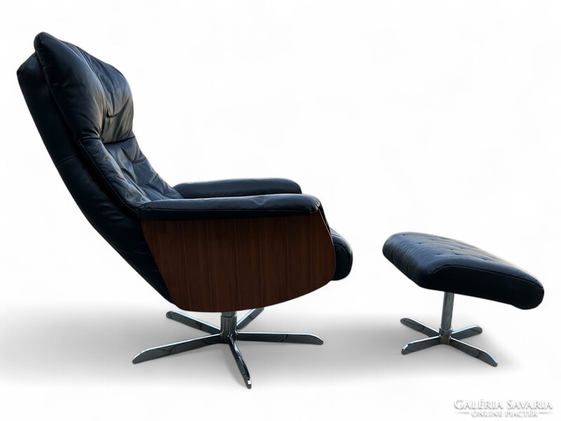 Retro relax fotel lábtartóval - teak oldallap, fekete műbőr kárpit - vintage, design lounge fotel