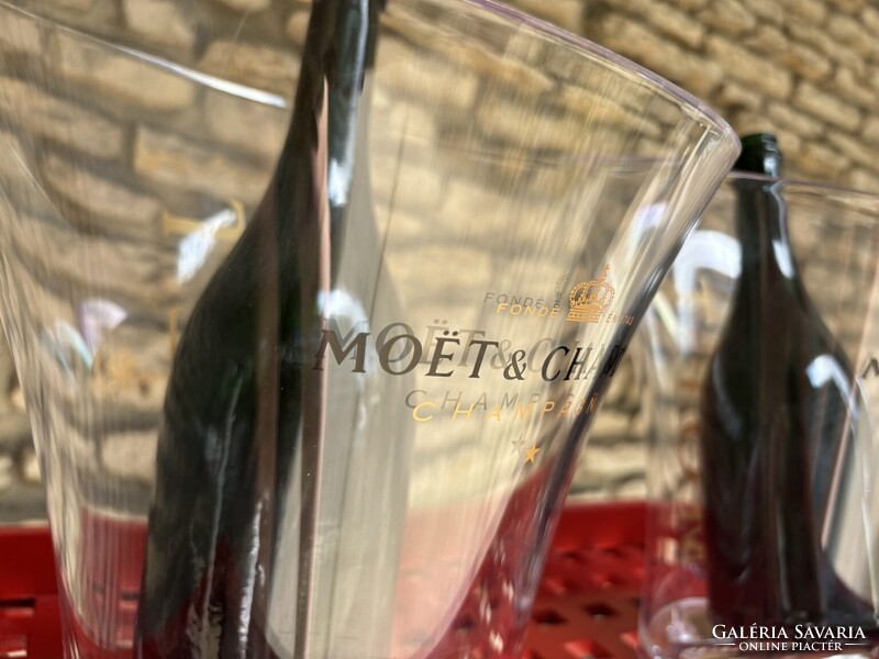 Moët & Chandon Party Készlet - 2 magnum jégveder és egy reklámtábla