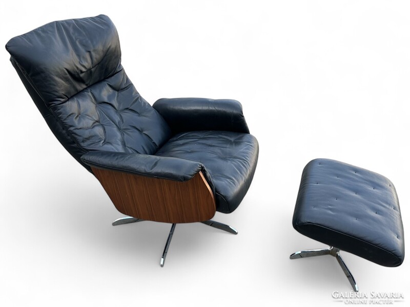 Retro relax fotel lábtartóval - teak oldallap, fekete műbőr kárpit - vintage, design lounge fotel