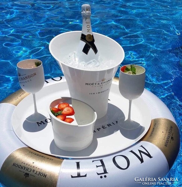 Moët & Chandon Champagne felfújható medenceúszó (úszógumi), amely az ICE IMPÉRIAL sorozat része