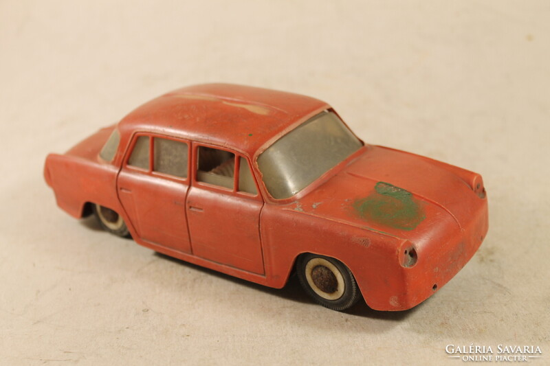 Retro lenkerekes skoda autó 516